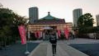 池の中の弁天堂