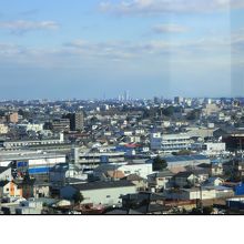 天気がいいと横浜のランドマークタワーも見れます