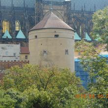 カレル庭園から見た火薬塔