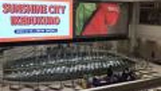 いつも賑やかなショッピングエリア