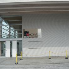 アートギャラリーアトリアの建物の西側の様子です。懐かしいです