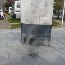 アートギャラリーアトリアの案内図です。色あせてしまっています