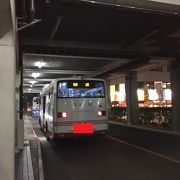 街中を走る便利なバス
