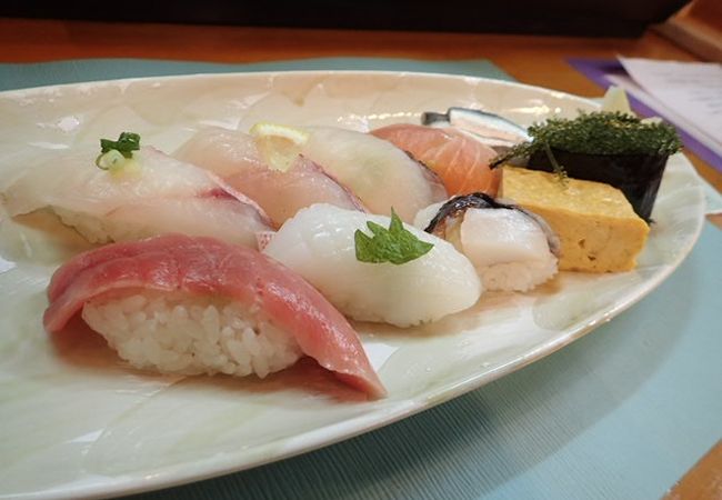美味しい島寿司、値段は高め