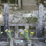 京都霊山護国神社の有料ゾーンにあります