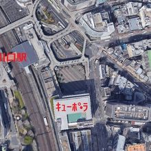 川口市観光物産協会の入っているキュポ・ラは、川口駅の東側です