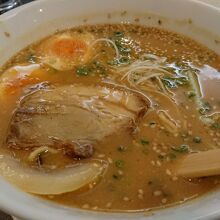 有名なスサノウラーメン。(写真は先月のもの)