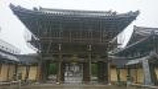 西本願寺南側にある浄土真宗興正派の本山