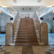 大理石の階段