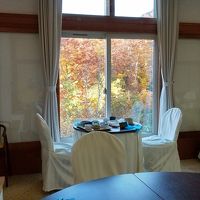 朝食会場から望む紅葉の絶景