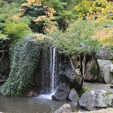 滝が流れるトイレだ