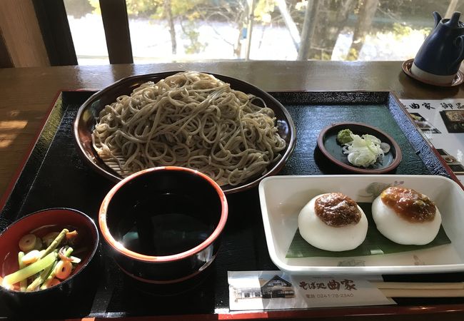 茅葺の曲屋でいただく田舎蕎麦