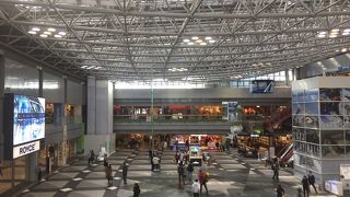 施設が充実した「北海道の空の玄関口」！