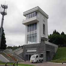 園内にある≪北の防人大湊 海望館≫という展望台。ここからは…