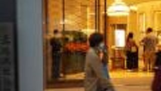 銀座中央通りにある宝飾店