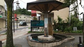 駅前にある足湯