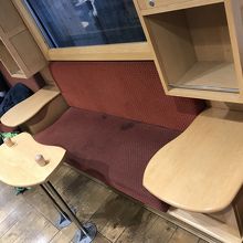 2号車にサロンカーが連結され変わった車両を楽しめます