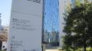 地下鉄の東新宿駅から直結で行けます