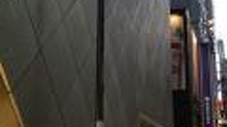 晴海通りから伸びる路地