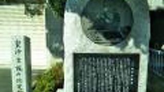 ひっそり佇む石碑。