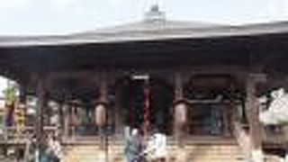 境内には秋らしい出店が出ていた