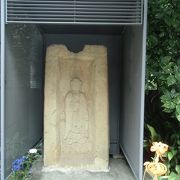東京では唯一の石棺仏