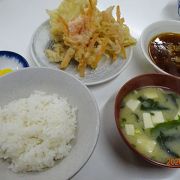 安くて美味しい天ぷら定食です。