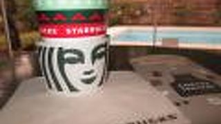 横山隆一宅跡地のスターバックス御成町店