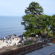 道の駅が隣接した風光明媚な海岸