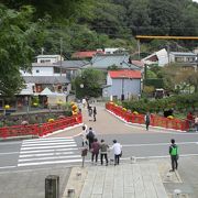 桂川河畔に湧く修善寺温泉発祥の「独鈷の湯」の対岸側にある公園。