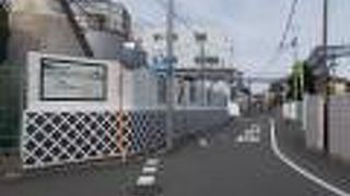 流山キッコーマンの工場の壁を活用しています。