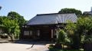 大きく立派な山門