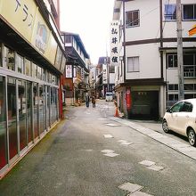 平成19年に開湯1200年を迎えた古い温泉です