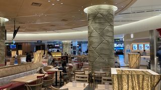 保安検査場通過後のエリアがとても快適です