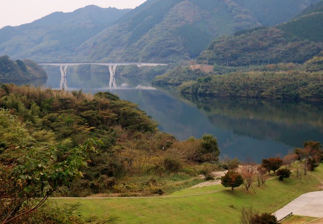 景色のいいダム湖