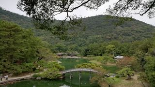 素晴らしい庭園の栗林公園