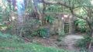 龍淵橋の近くにひっそりと