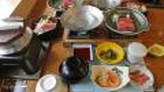 ツアーの昼食で立ち寄り。お土産品の品揃えもいいです。