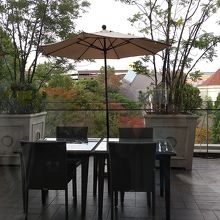 窓際の席から見た景色