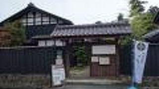 邸宅と蔵を見学できる武家屋敷