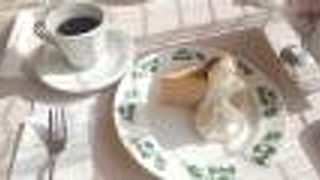 明るく気持ちの良い喫茶室