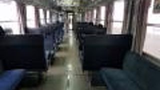 可愛い黄色い列車