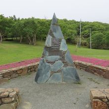 こちらは供養塔