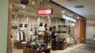 カジュアルなバッグ