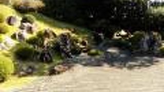 静かできれいな庭園