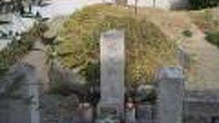 ２人の墓がある