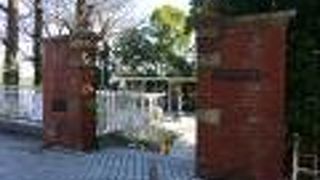 居留地より移築したレンガ門。