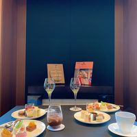 一皿ごと提供されるアフタヌーンティー