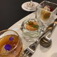 カクテルアワーはコース料理で提供