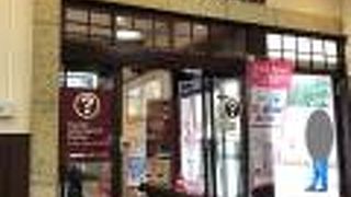 駅全体がレトロな雰囲気になっています